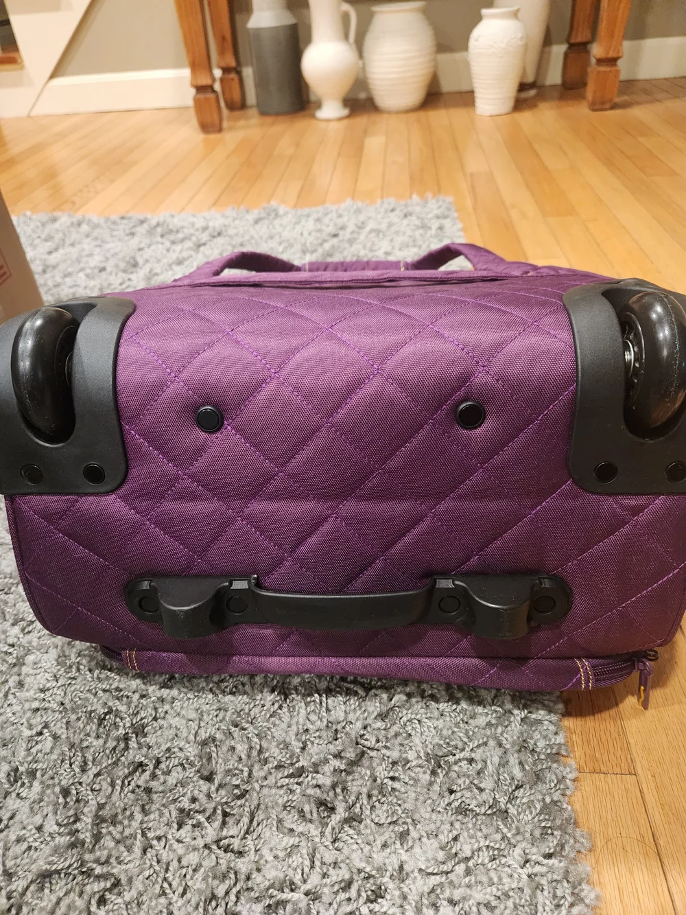 NWOT Delsey Quilted Rolling Carry-on - Picture 3 of 3